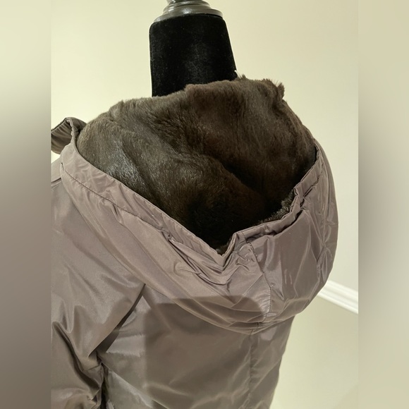 ‘S MaxMara down jacket with rabbit fur inside the hood. - Picture 3 of 13